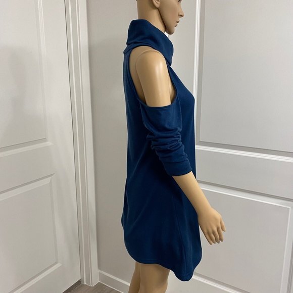 Abi Ferrin Cold Shoulder Long Sleeve Swing Silhouette Tunic Top. Blue. Small. - Picture 3 of 10